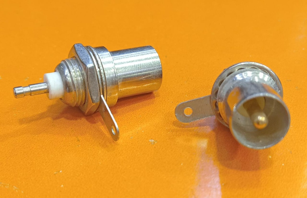 RF MALE CONNECTOR PANNEL MOUNT