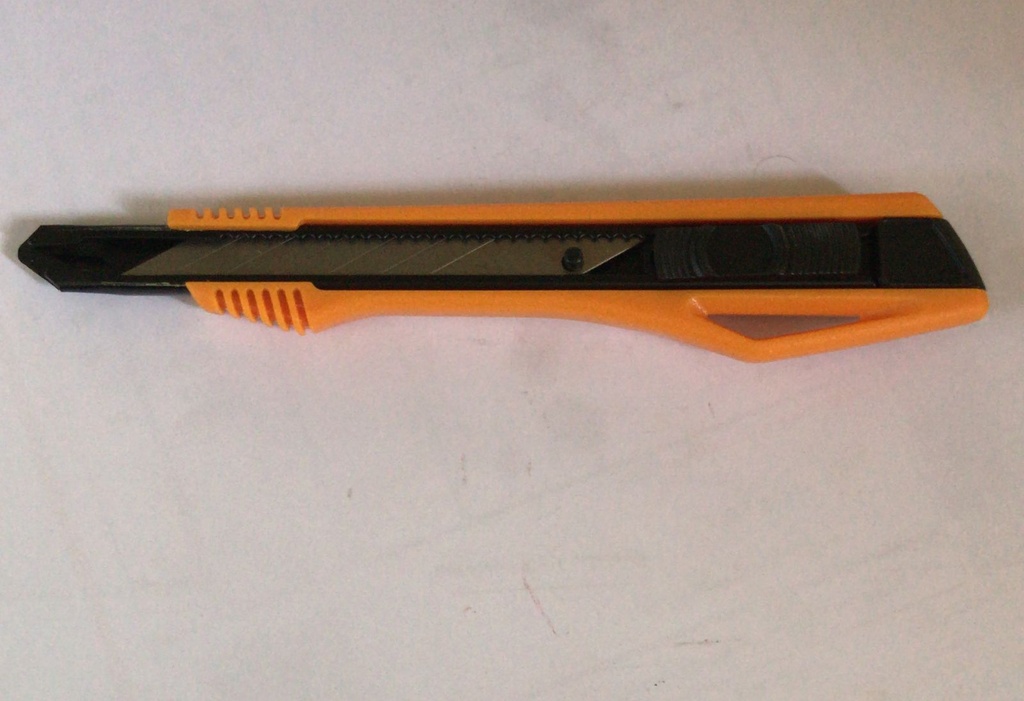 KNIFE CUTTER 9MM YELLOW+BLACK SK5 